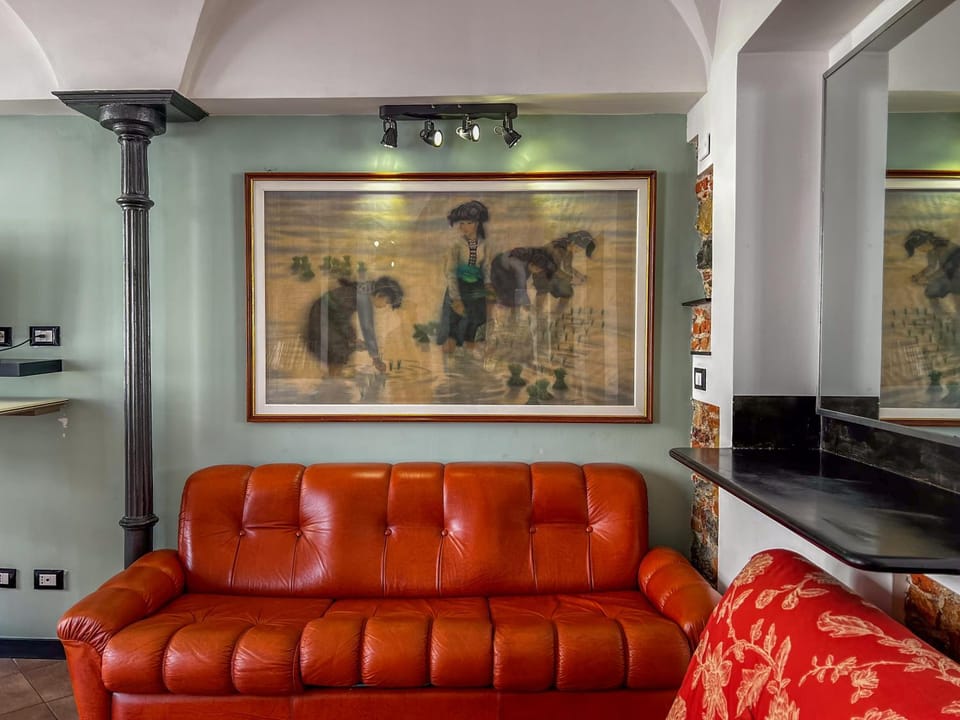 Living room, Decorative detail, Seating area