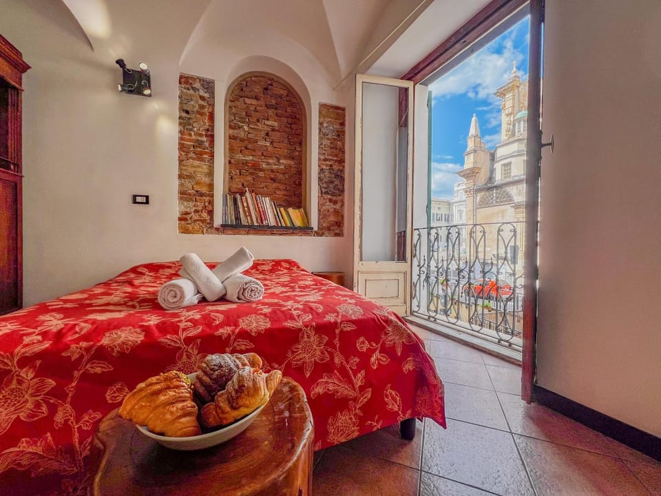 View (from property/room), Balcony/Terrace, Food and drinks, Bedroom, towels