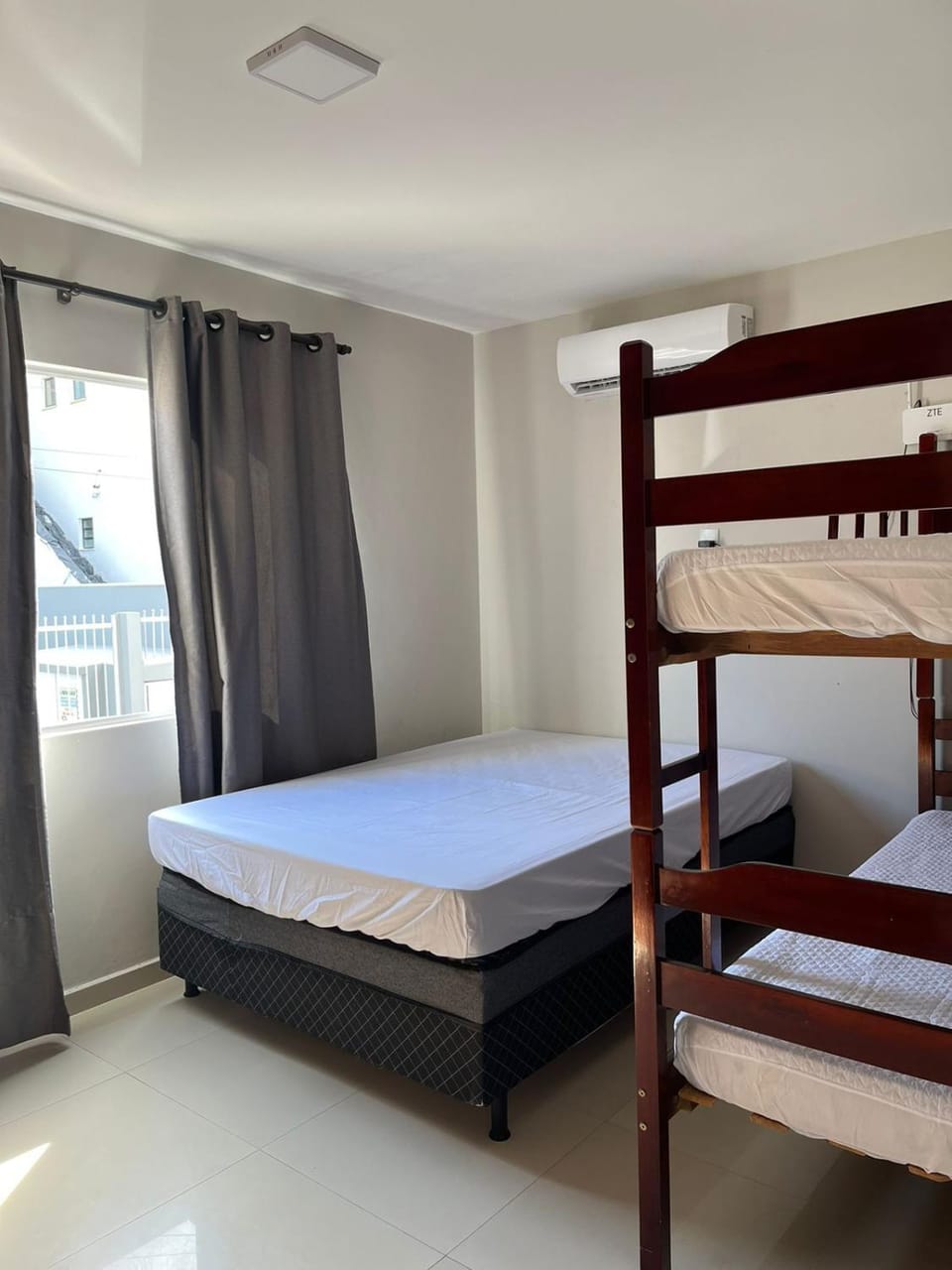 Bedroom, bunk bed