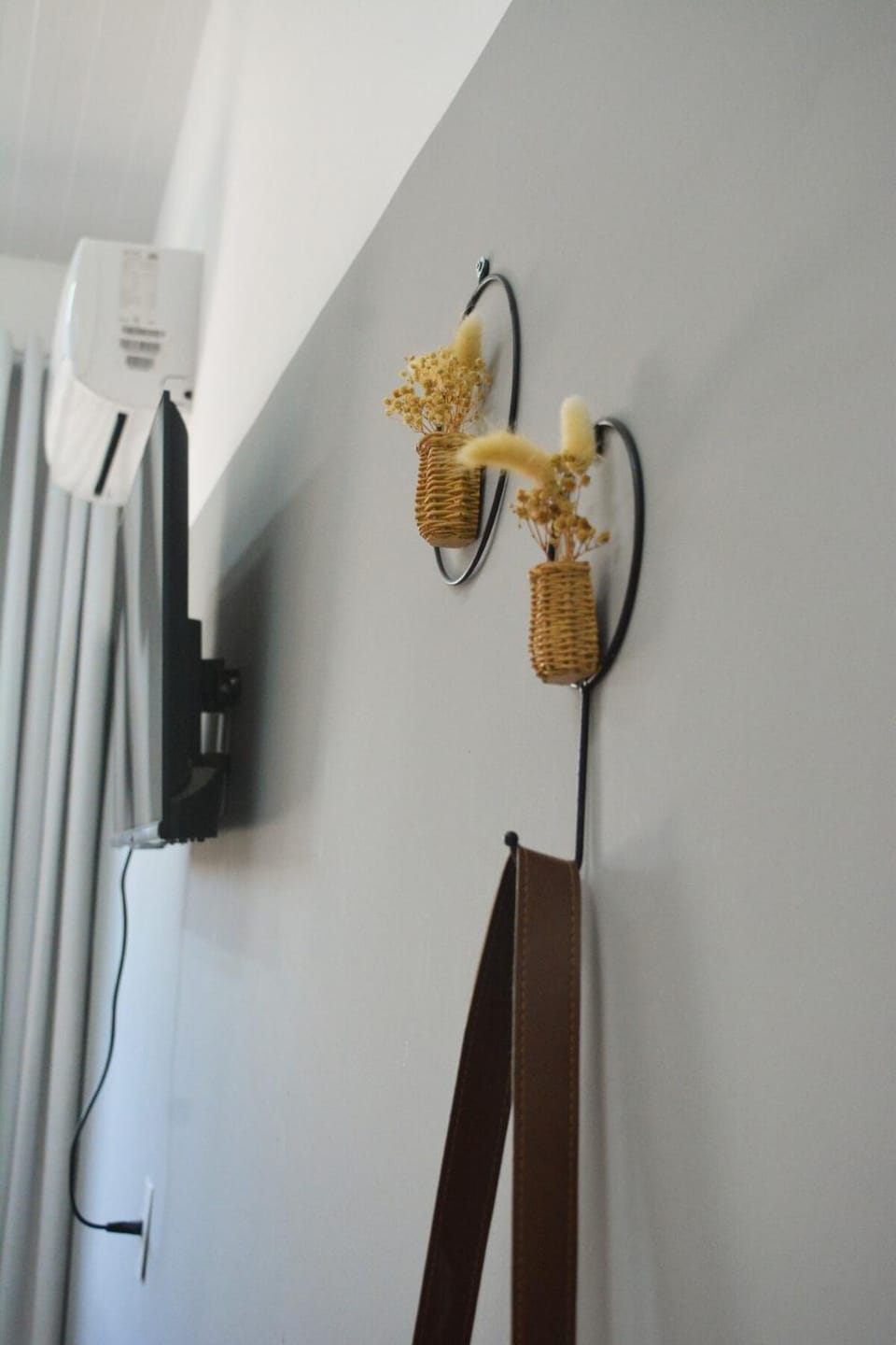TV and multimedia, Decorative detail, wardrobe, air conditioner