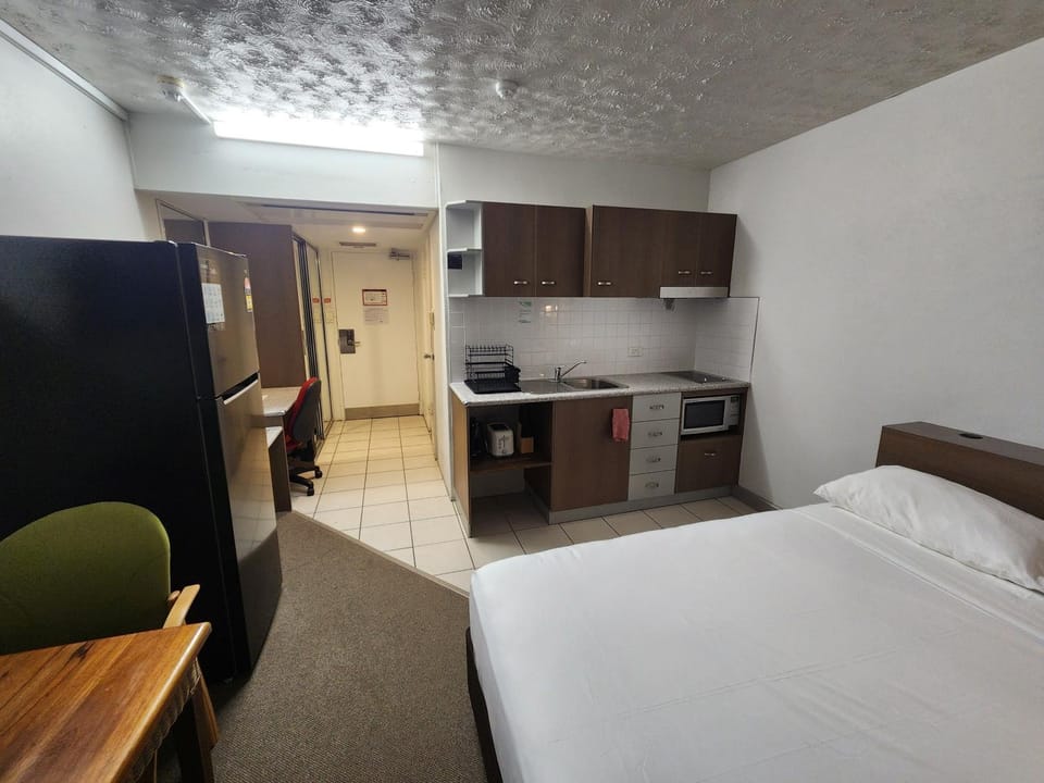 Bed, Kitchen or kitchenette, Photo of the whole room, Bedroom, stove
