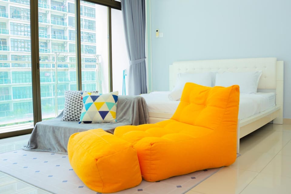 Bed, Living room, Seating area, Bedroom