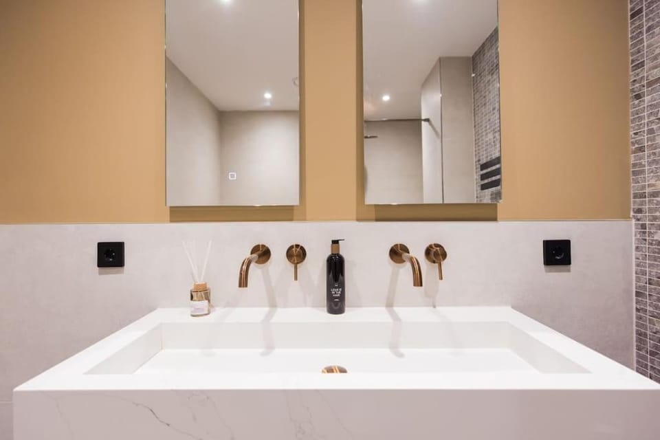 Haya Beachhouse - Queen Apartment in The Hague