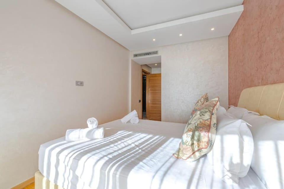 Bed, Photo of the whole room, Bedroom, towels, wardrobe