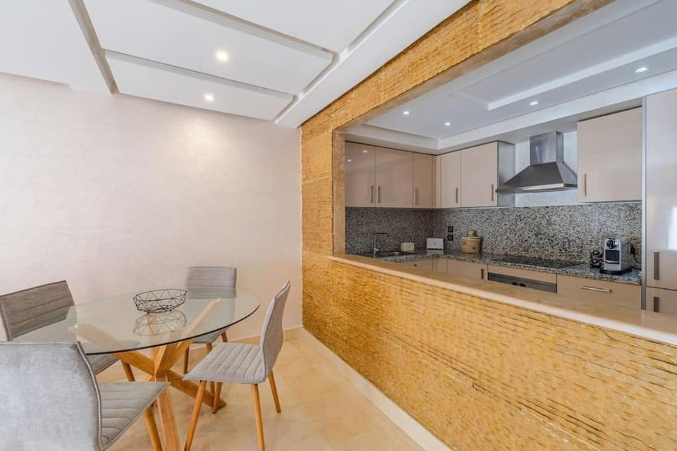 Kitchen or kitchenette, Dining area, minibar, pet friendly, stove, toaster
