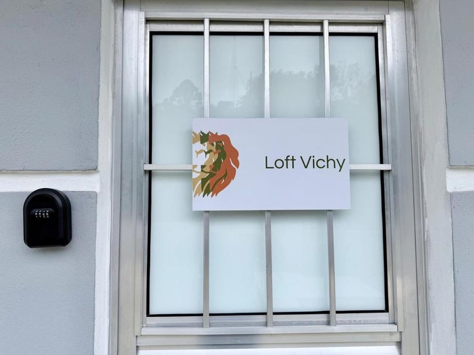 Property building, Facade/entrance, Property logo or sign, Logo/Certificate/Sign