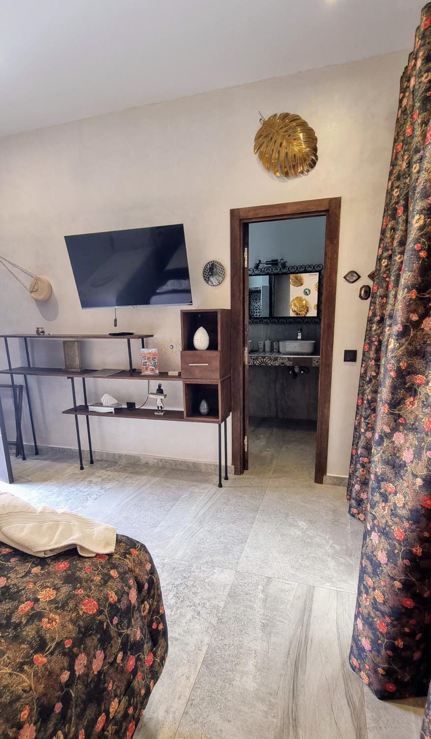 TV and multimedia, Photo of the whole room