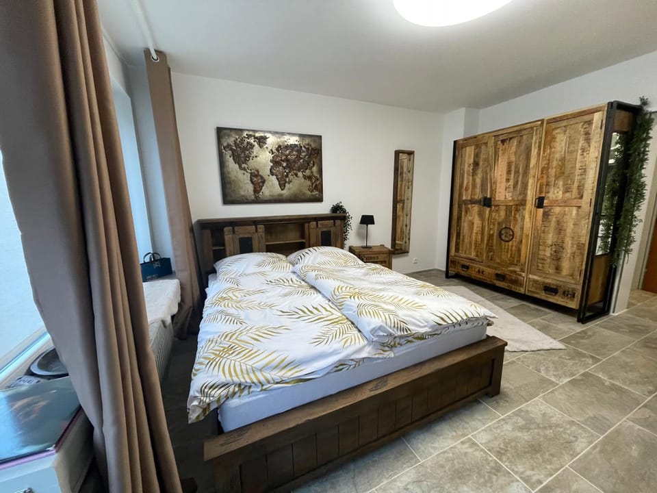 Bed, Photo of the whole room, wardrobe