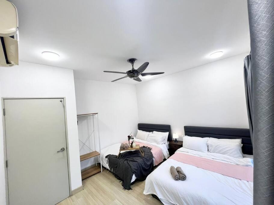 16Pax House Landed Setia Alam Mall SCCC Wi-Fi TV House in Selangor, Malaysia