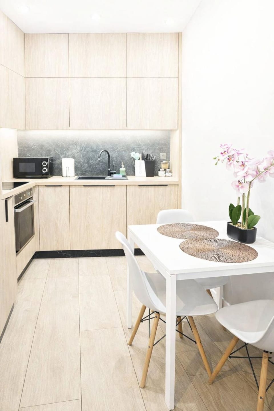 Kitchen or kitchenette, Dining area, dishwasher, stove