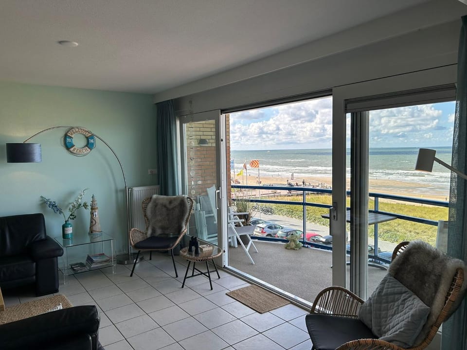 View (from property/room), Balcony/Terrace, Living room, Seating area