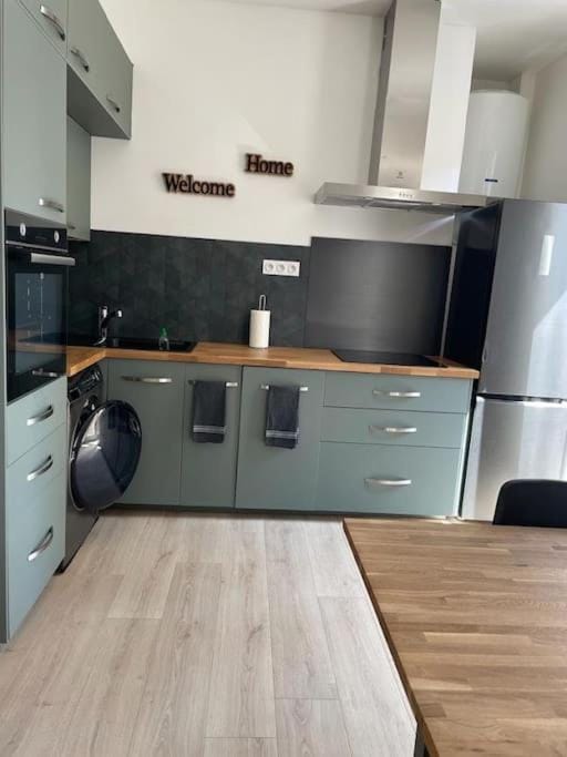 tres bel appartement au calme entre gare et centre Apartment in Perpignan