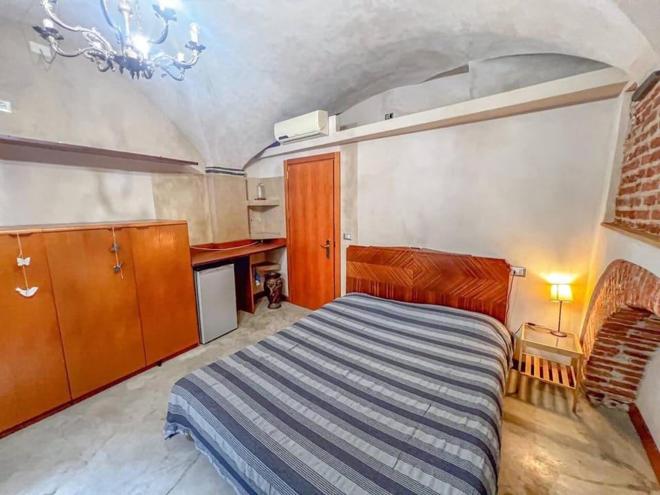 Lovingenoa - RED ONE Passion Apartment in Genoa