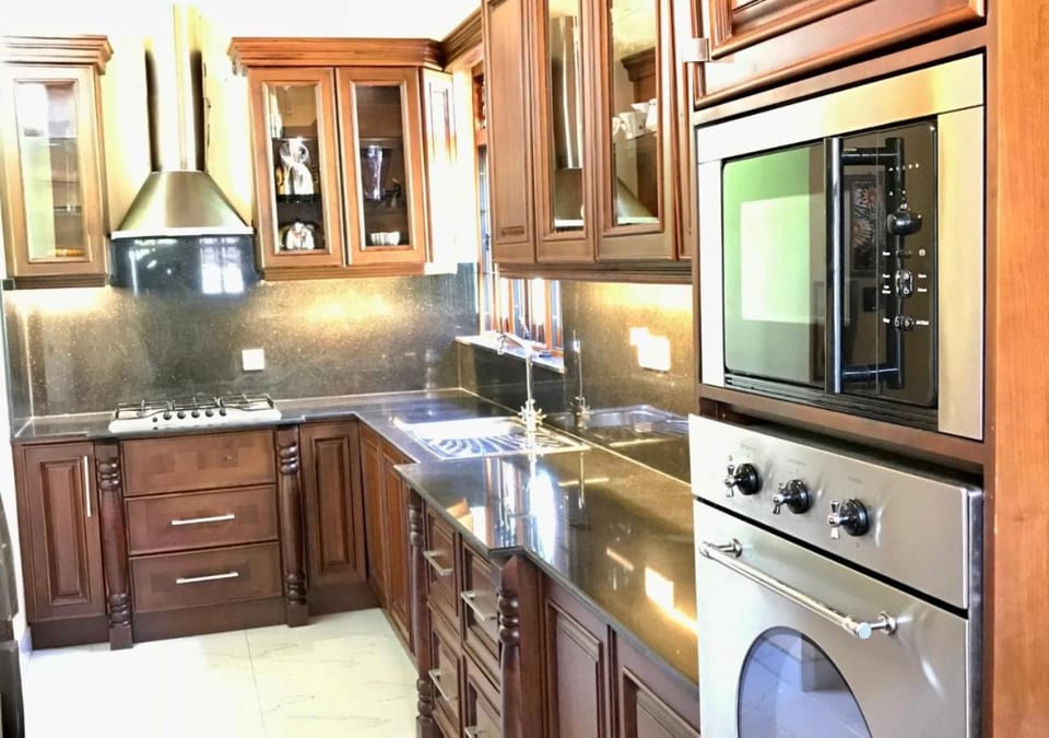 Kitchen or kitchenette, microwave, oven, stove