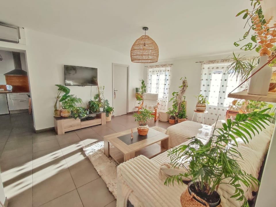 Communal lounge/ TV room, Living room, Seating area