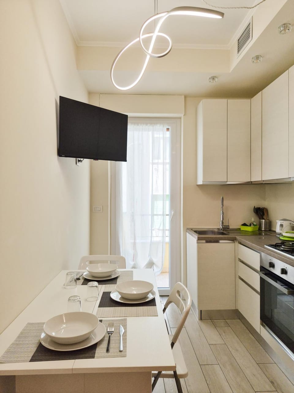 TV and multimedia, Kitchen or kitchenette, Dining area, oven, pet friendly, stove