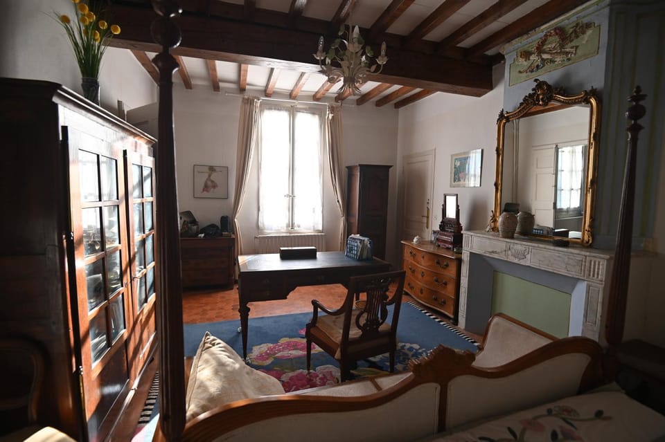 Photo of the whole room, Seating area, Bedroom