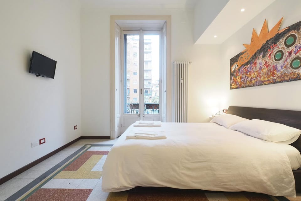 Bed, TV and multimedia, Bedroom, towels