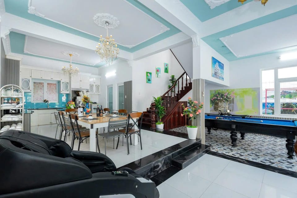 Billiard, Game Room, Living room, Seating area