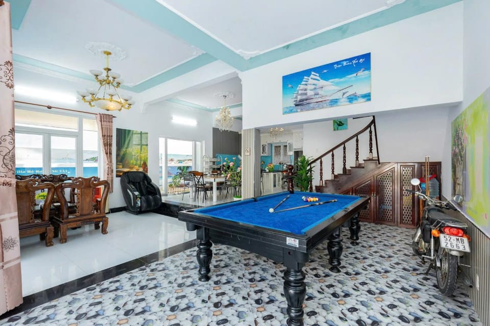 Billiard, Game Room