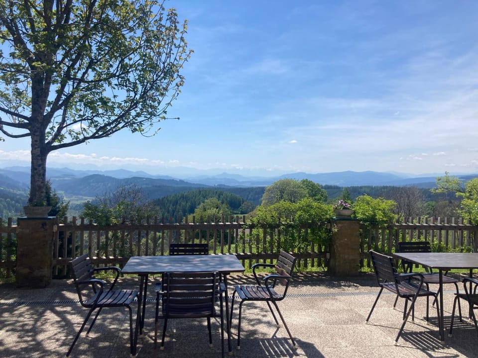 Patio, Natural landscape, View (from property/room), Balcony/Terrace, Dining area, Mountain view