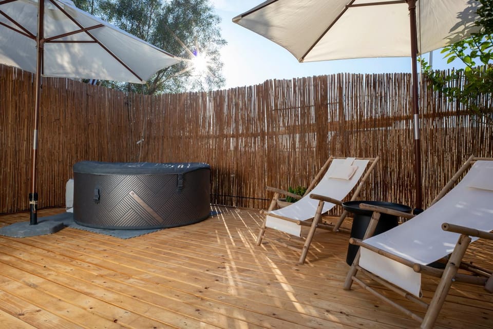 Garden, Hot Tub