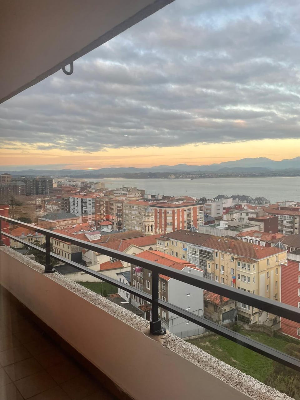 View (from property/room), Balcony/Terrace, City view, Sea view