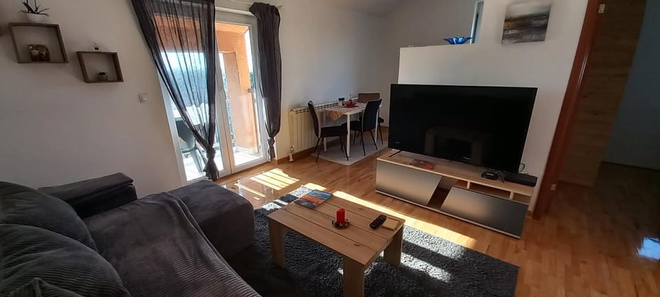 Communal lounge/ TV room, TV and multimedia, Living room, Seating area