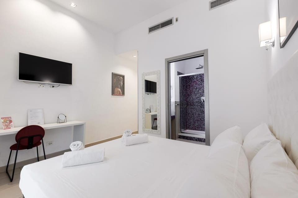 Bed, TV and multimedia, Bedroom, air conditioner