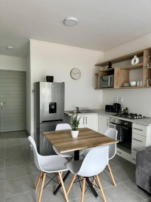 Kitchen or kitchenette, Seating area, Dining area, oven, stove, toaster