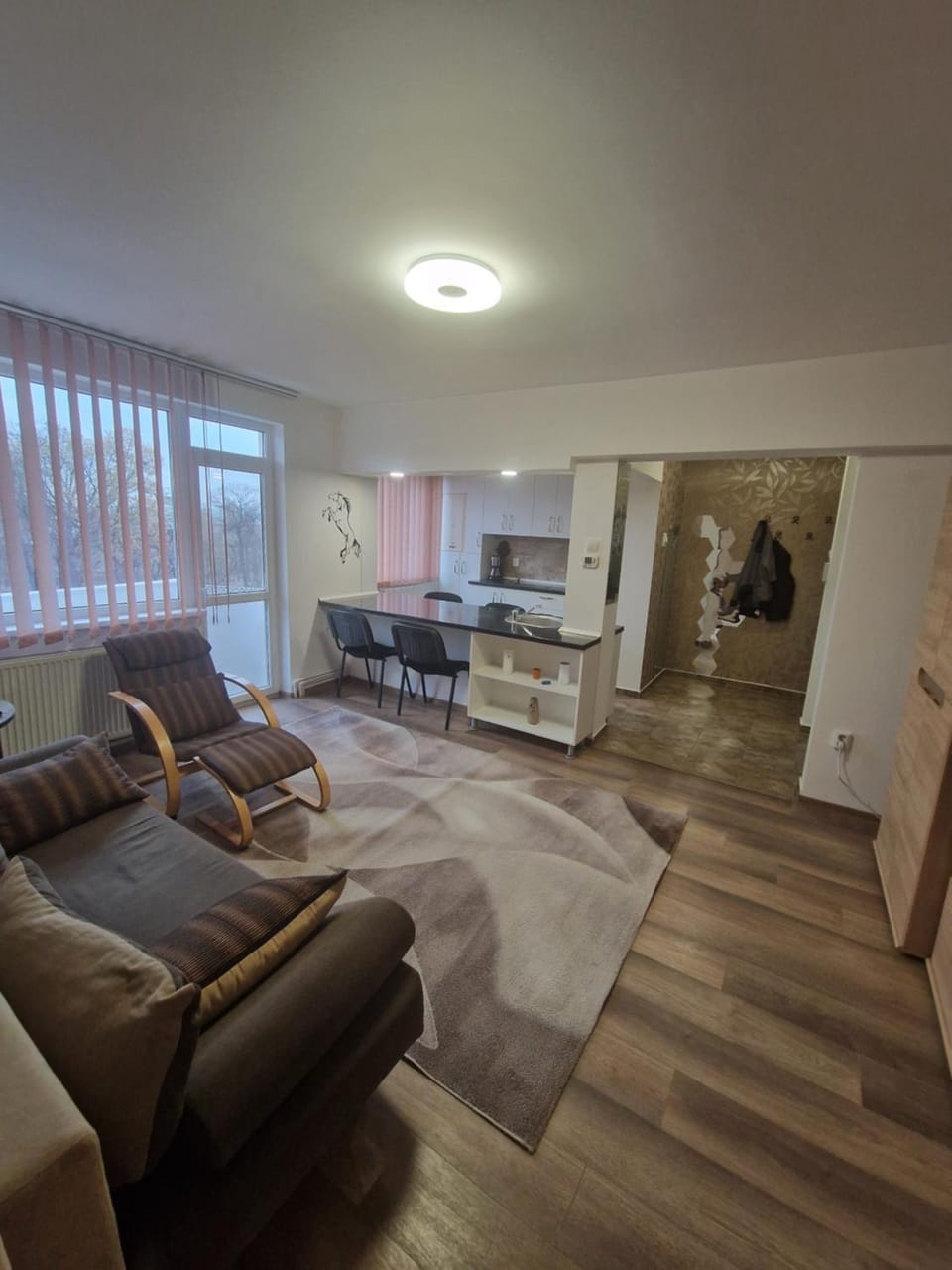 TV and multimedia, Kitchen or kitchenette, Living room, Seating area, Dining area