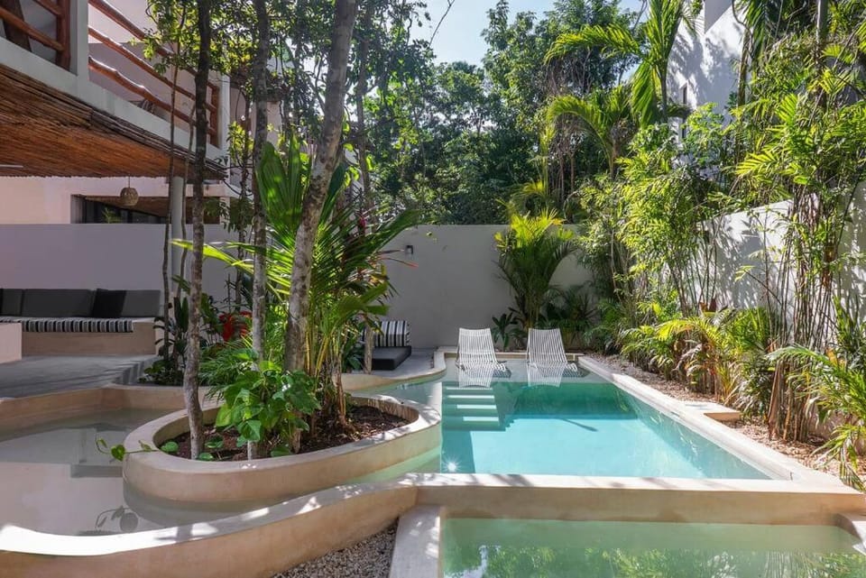 Property building, Day, Garden, Pool view, Swimming pool, Swimming pool, sunbed