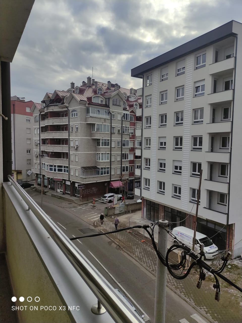 Property building, Day, Neighbourhood, City view, Street view, Parking
