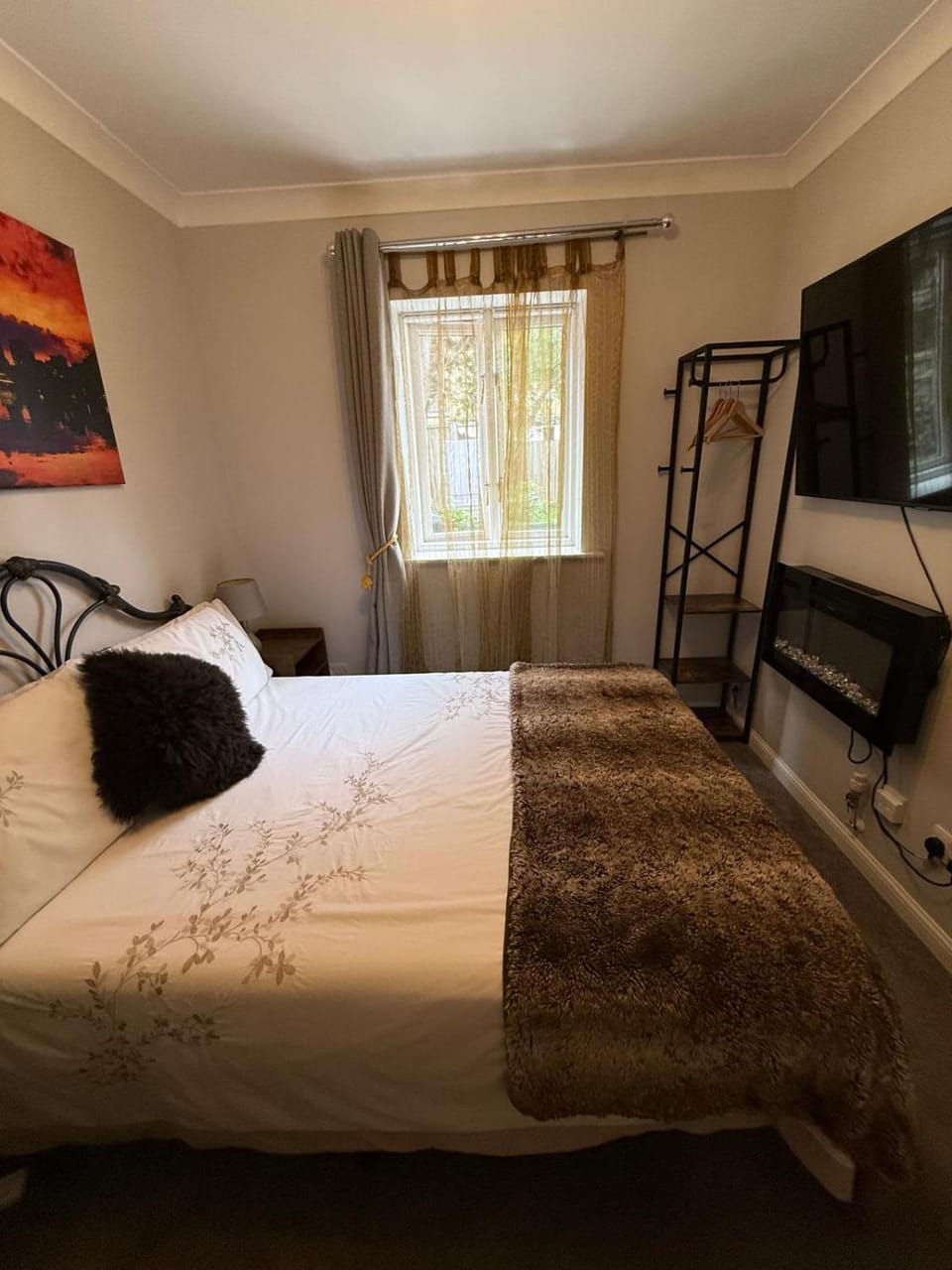 Bed, Photo of the whole room, Bedroom