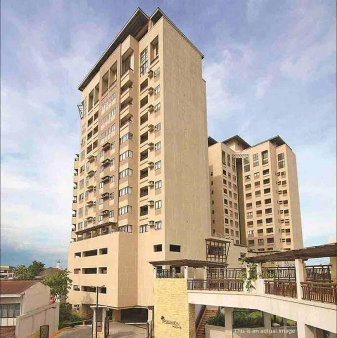 Studio Unit near Ayala and SM Cebu with FREE Netflix, Disney plus and YouTube Apartment in Lapu-Lapu City