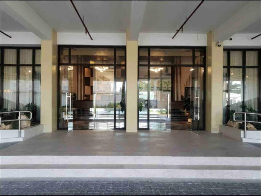 Studio Unit near Ayala and SM Cebu with FREE Netflix, Disney plus and YouTube Apartment in Lapu-Lapu City