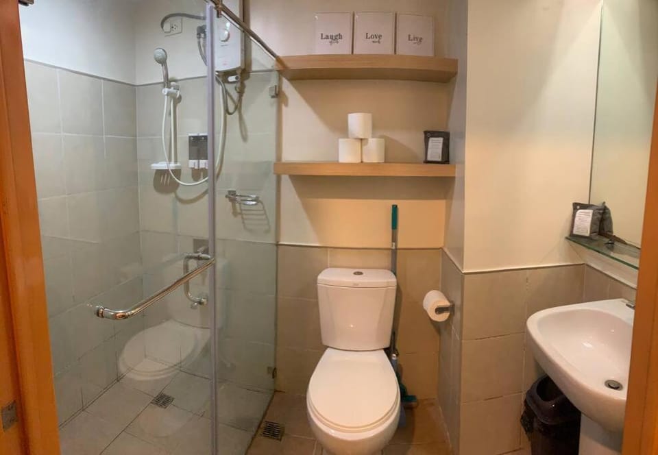 Studio Unit near Ayala and SM Cebu with FREE Netflix, Disney plus and YouTube Apartment in Lapu-Lapu City