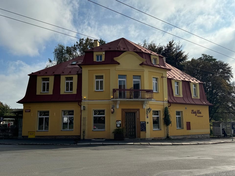 Property building, Restaurant/places to eat