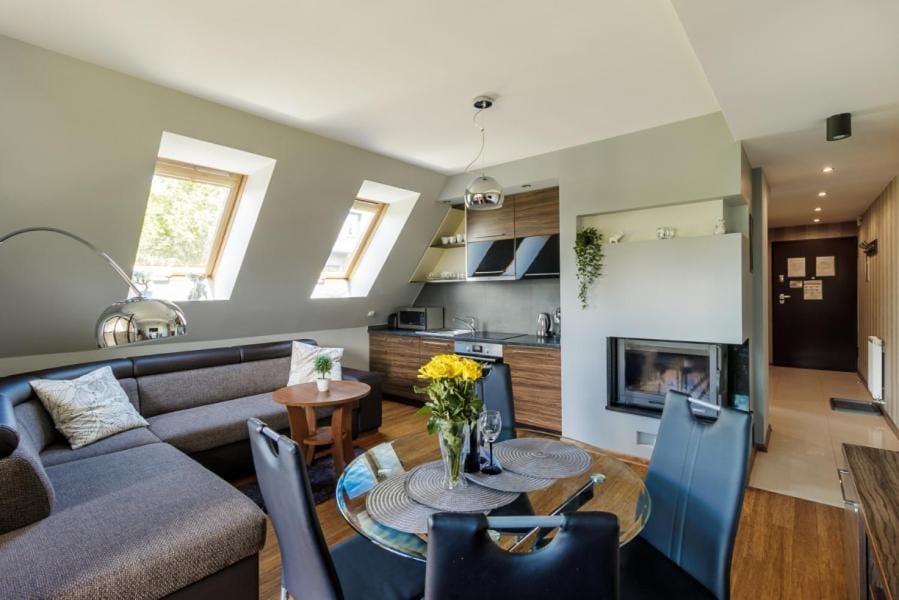 TV and multimedia, Kitchen or kitchenette, Living room, Seating area, Dining area, fireplace, flat iron, pet friendly, stove