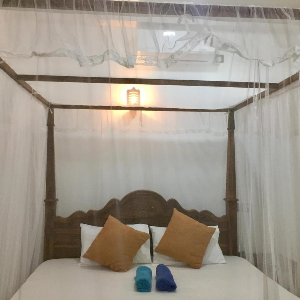 Villa 51 Ground Floor Rooms Your own room plus access to shared spaces Bed and Breakfast in Hikkaduwa
