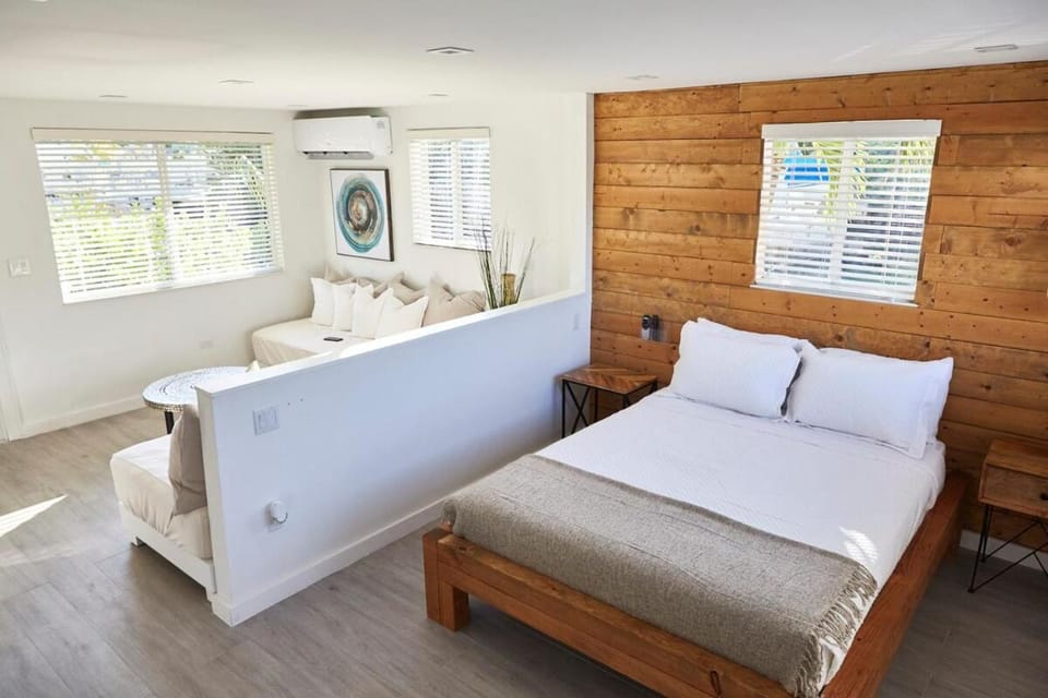 Bed, Living room, Bedroom