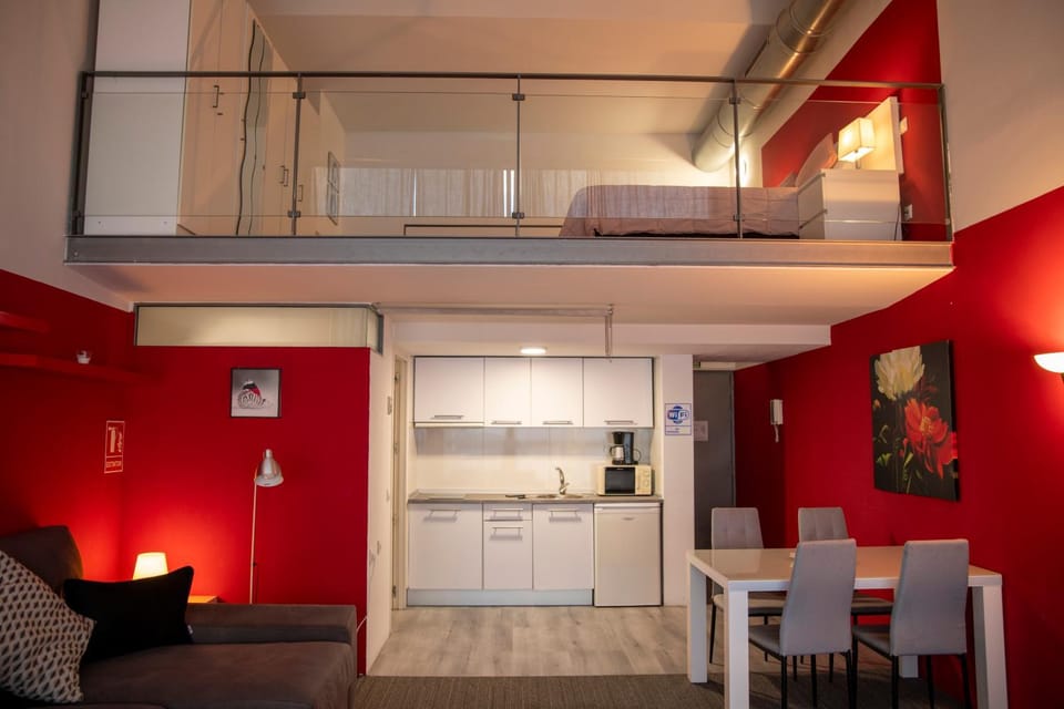 Kitchen or kitchenette, Living room, Seating area, Dining area, stove