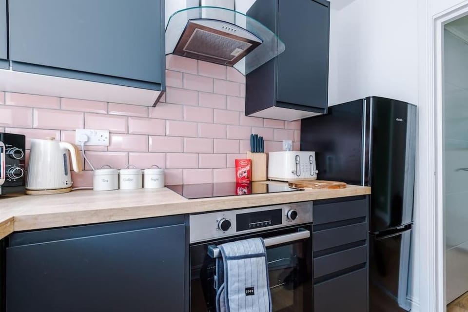 Kitchen or kitchenette, oven, pet friendly, stove, toaster