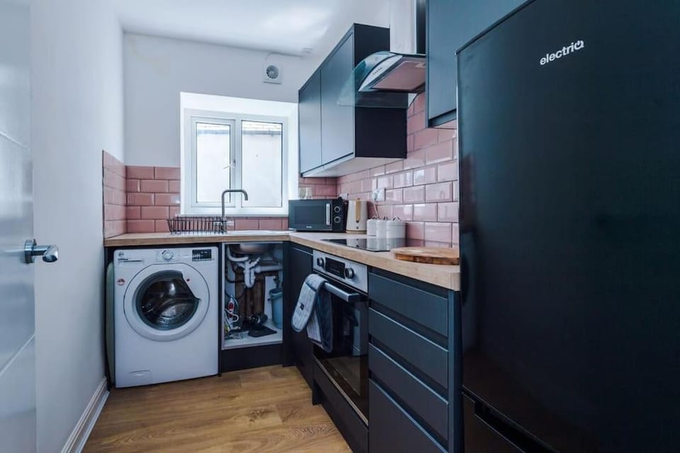 Kitchen or kitchenette, oven, pet friendly, toaster, washing machine