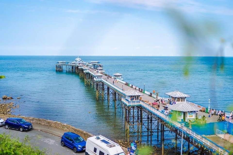 Day, Neighbourhood, Natural landscape, Activities, Sea view