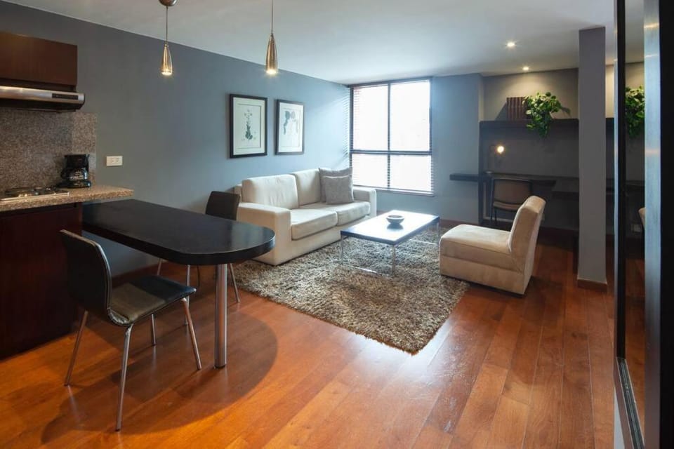 Kitchen or kitchenette, Living room, Seating area, Dining area, microwave, stove