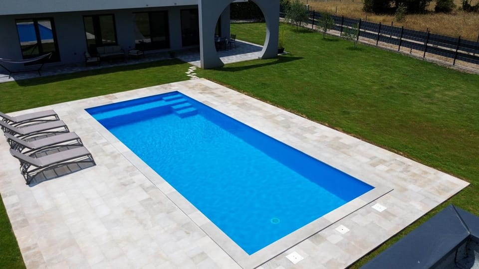 Garden, Garden view, Pool view, Swimming pool, sunbed