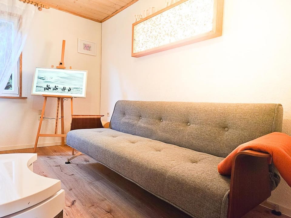 TV and multimedia, Living room, Seating area, Bedroom