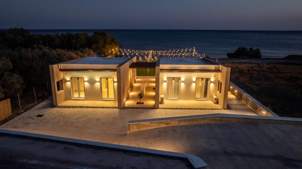 Property building, Bird's eye view, Sea view, Parking