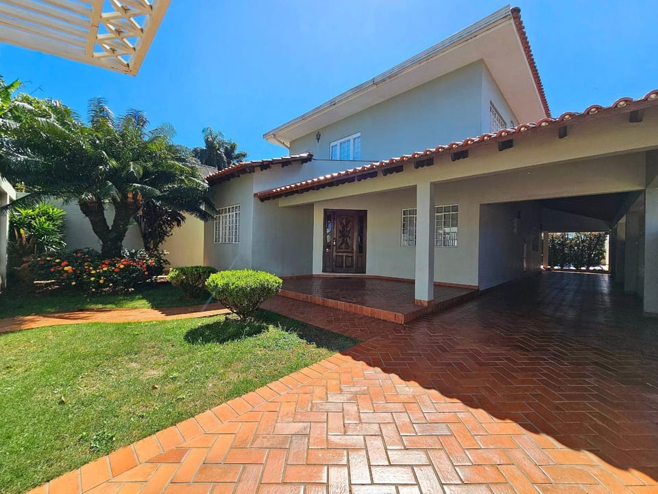 Linda casa 5 quartos prox a av cataratas e centro House in Foz do Iguaçu